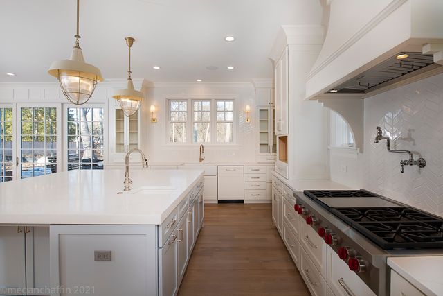 517 Cumnor Road, Kenilworth, IL 60043