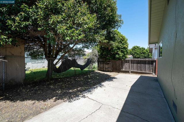 2913 16Th St, San Pablo, CA 94806