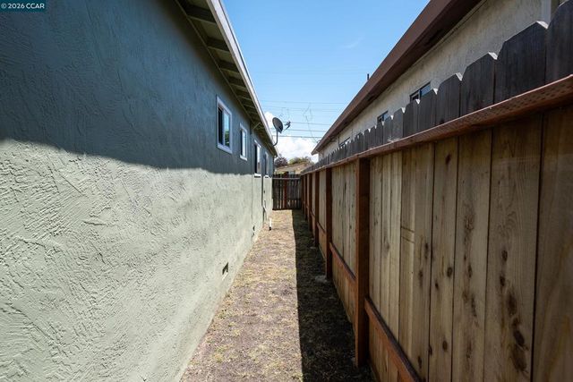 2913 16Th St, San Pablo, CA 94806