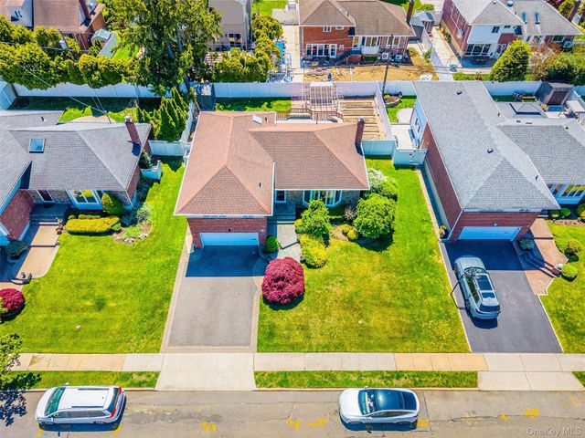 15 Hillvale Road, Syosset, NY 11791