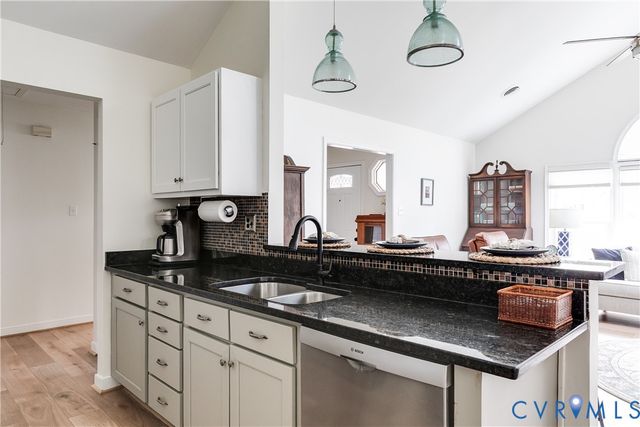 9400 Country Way Rd, Glen Allen, VA 23060