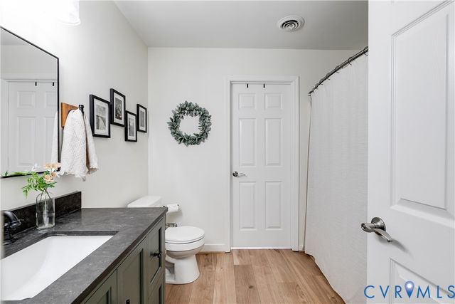 9400 Country Way Rd, Glen Allen, VA 23060