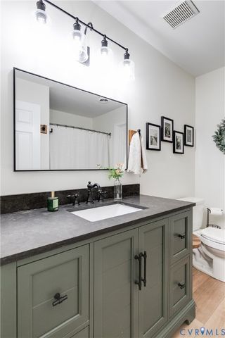 9400 Country Way Rd, Glen Allen, VA 23060