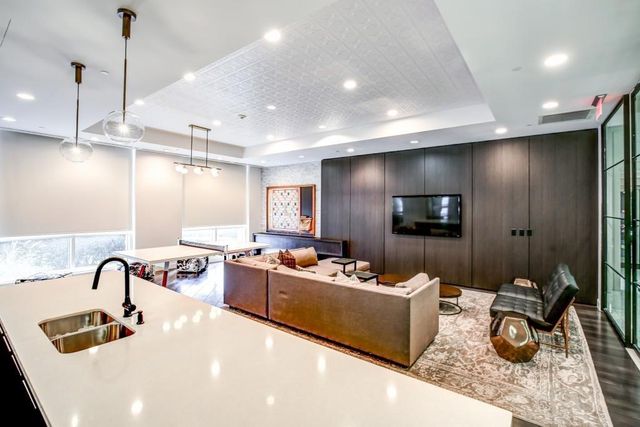 325 E Paces Ferry NE Road 1701, Atlanta, GA 30305