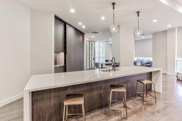 325 E Paces Ferry NE Road 1701, Atlanta, GA 30305