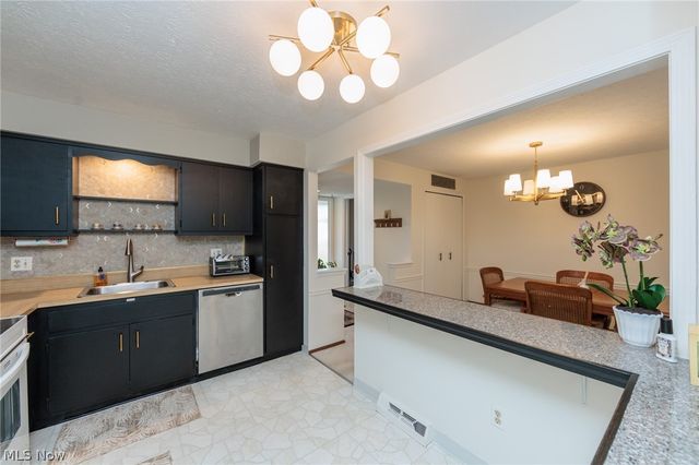 132 Kimrose Lane, Broadview Heights, OH 44147