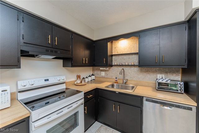 132 Kimrose Lane, Broadview Heights, OH 44147