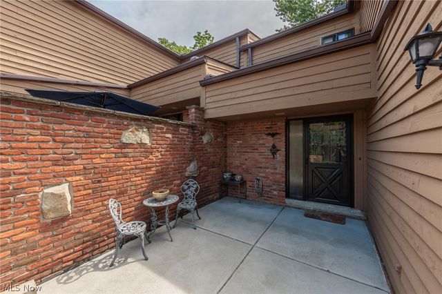132 Kimrose Lane, Broadview Heights, OH 44147