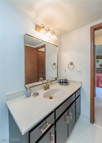 132 Kimrose Lane, Broadview Heights, OH 44147