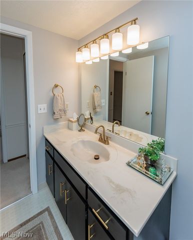 132 Kimrose Lane, Broadview Heights, OH 44147