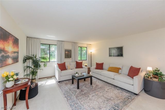 132 Kimrose Lane, Broadview Heights, OH 44147
