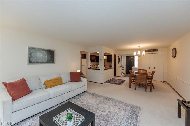 132 Kimrose Lane, Broadview Heights, OH 44147