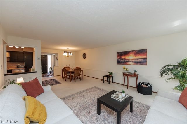 132 Kimrose Lane, Broadview Heights, OH 44147