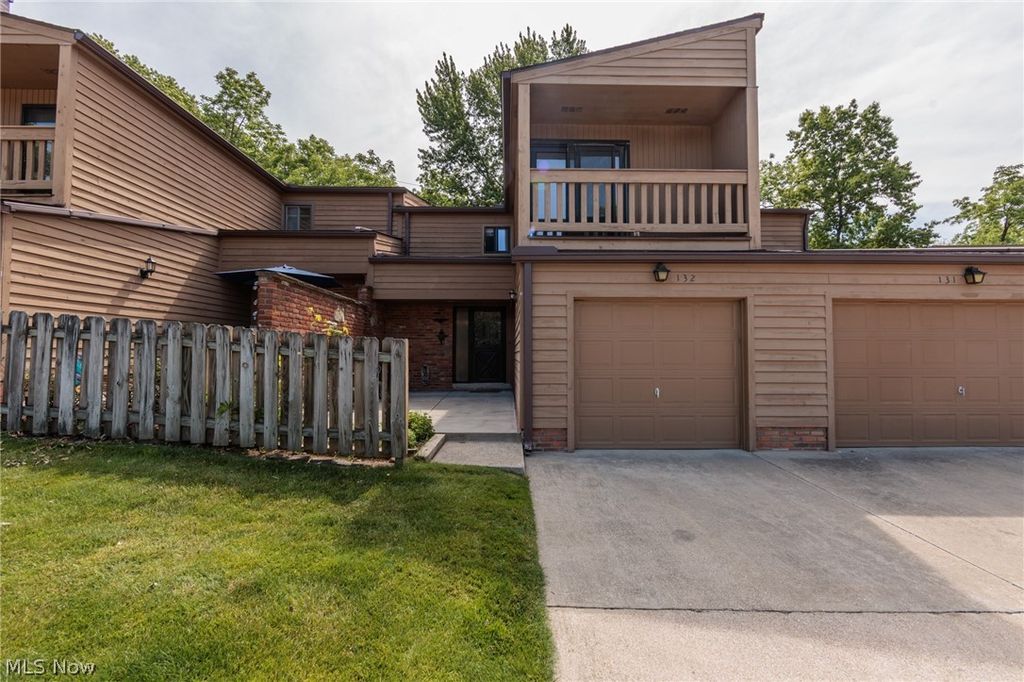 132 Kimrose Lane, Broadview Heights, OH 44147