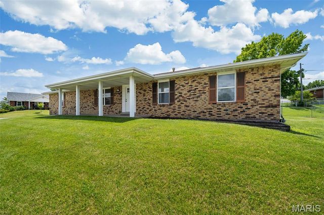 3213 Apple Drive, St Charles, MO 63301