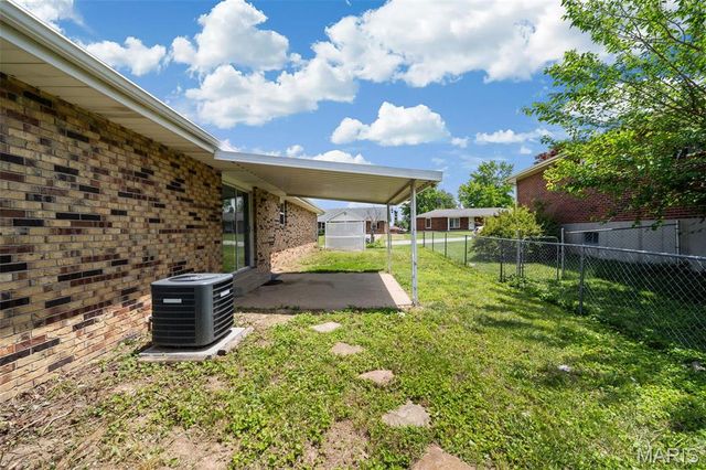 3213 Apple Drive, St Charles, MO 63301