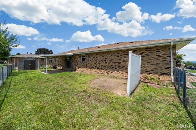 3213 Apple Drive, St Charles, MO 63301