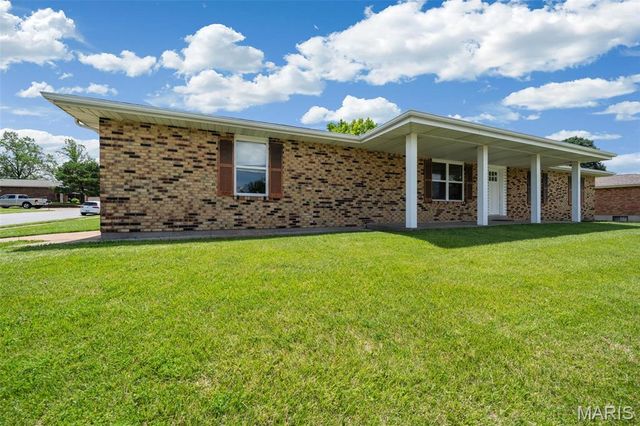 3213 Apple Drive, St Charles, MO 63301
