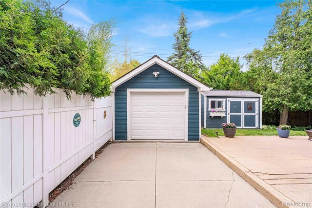 322 Potawatomi Boulevard, Royal Oak, MI 48073