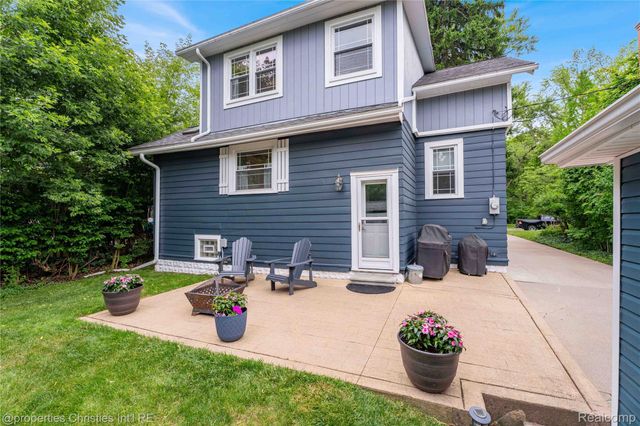 322 Potawatomi Boulevard, Royal Oak, MI 48073