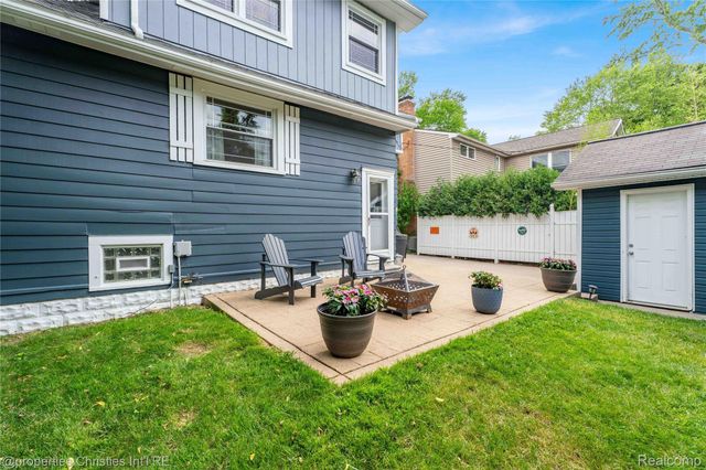 322 Potawatomi Boulevard, Royal Oak, MI 48073
