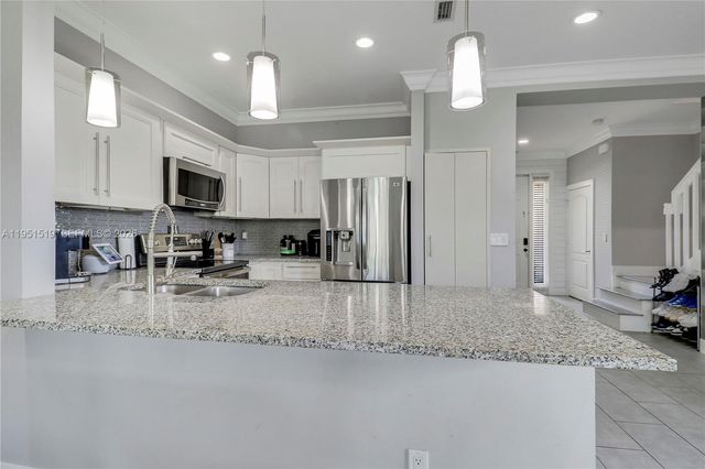 6047 Seminole Gardens Cir, Riviera Beach, FL 33418