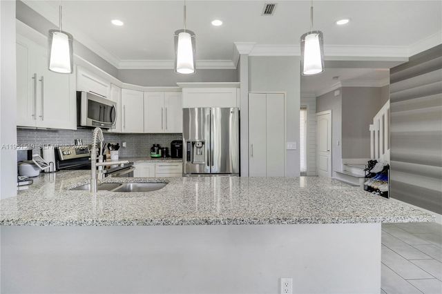 6047 Seminole Gardens Cir, Riviera Beach, FL 33418