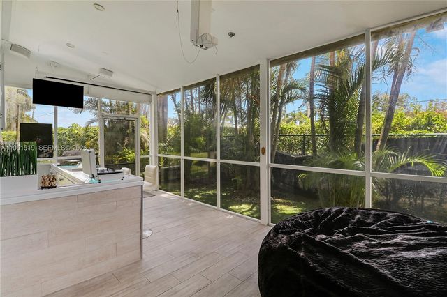 6047 Seminole Gardens Cir, Riviera Beach, FL 33418