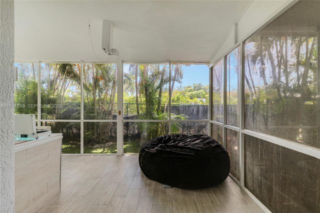 6047 Seminole Gardens Cir, Riviera Beach, FL 33418