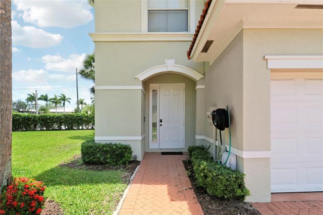 6047 Seminole Gardens Cir, Riviera Beach, FL 33418