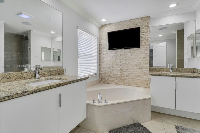 6047 Seminole Gardens Cir, Riviera Beach, FL 33418