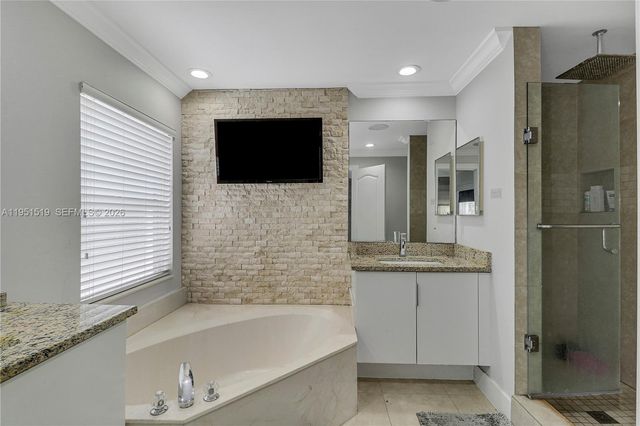 6047 Seminole Gardens Cir, Riviera Beach, FL 33418