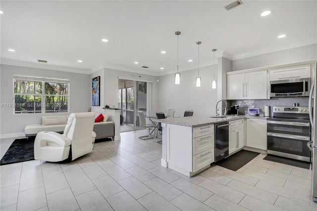 6047 Seminole Gardens Cir, Riviera Beach, FL 33418