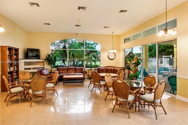 6047 Seminole Gardens Cir, Riviera Beach, FL 33418