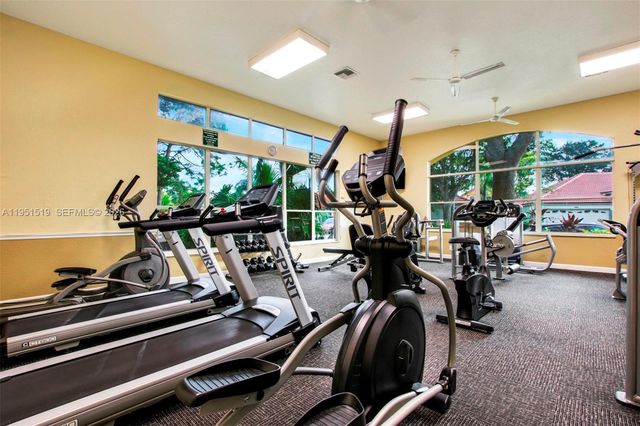 6047 Seminole Gardens Cir, Riviera Beach, FL 33418