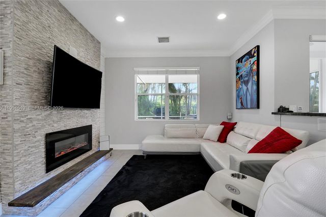 6047 Seminole Gardens Cir, Riviera Beach, FL 33418