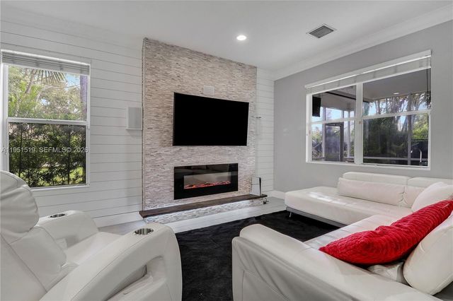 6047 Seminole Gardens Cir, Riviera Beach, FL 33418