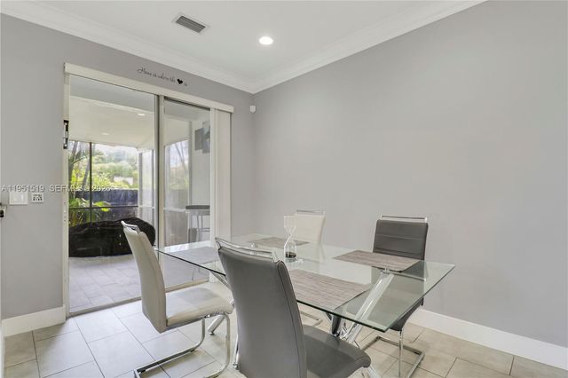 6047 Seminole Gardens Cir, Riviera Beach, FL 33418