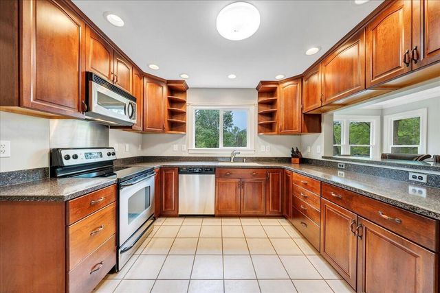 1562 Strawberry Mountain DR, Roanoke, VA 24018