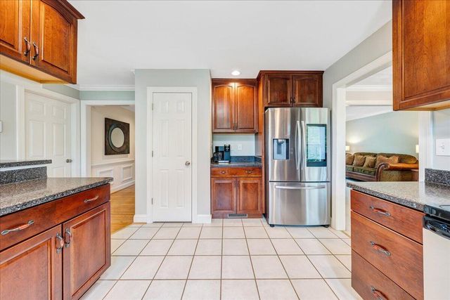 1562 Strawberry Mountain DR, Roanoke, VA 24018