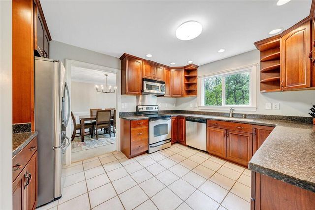 1562 Strawberry Mountain DR, Roanoke, VA 24018