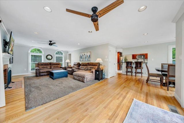1562 Strawberry Mountain DR, Roanoke, VA 24018