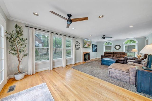 1562 Strawberry Mountain DR, Roanoke, VA 24018