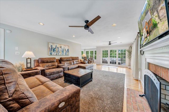 1562 Strawberry Mountain DR, Roanoke, VA 24018