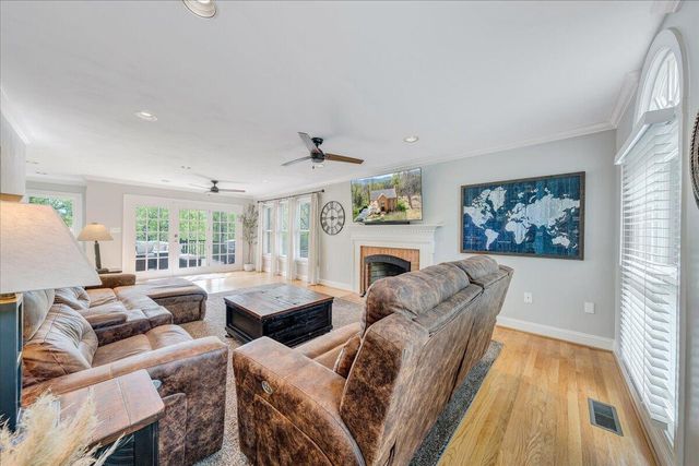 1562 Strawberry Mountain DR, Roanoke, VA 24018