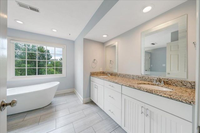 1562 Strawberry Mountain DR, Roanoke, VA 24018