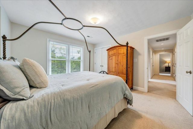 1562 Strawberry Mountain DR, Roanoke, VA 24018