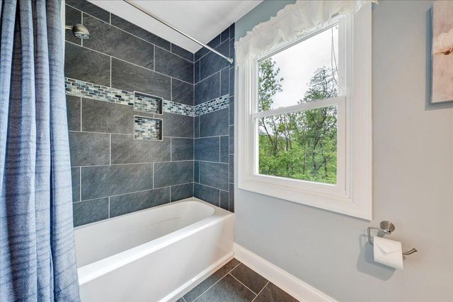 1562 Strawberry Mountain DR, Roanoke, VA 24018
