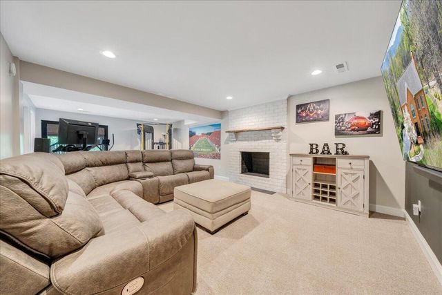 1562 Strawberry Mountain DR, Roanoke, VA 24018