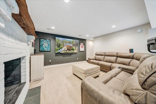 1562 Strawberry Mountain DR, Roanoke, VA 24018